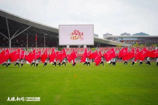 影片中，马思纯饰演的水月造型帅气，额头染银、眉毛镶钉，独特的妆容引来许多粉丝点赞